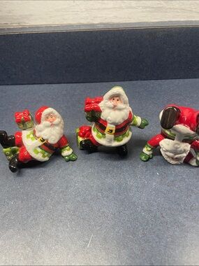 Festive fitz and Floyd Ceramic Santa Figurine Set - Red, White & Green